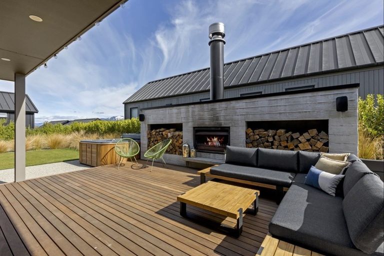 Photo of property in 32 Falconer Rise, Jacks Point, Queenstown, 9371