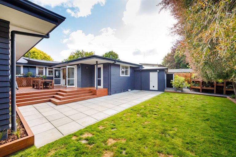 Photo of property in 34 Surrey Crescent, Hokowhitu, Palmerston North, 4410