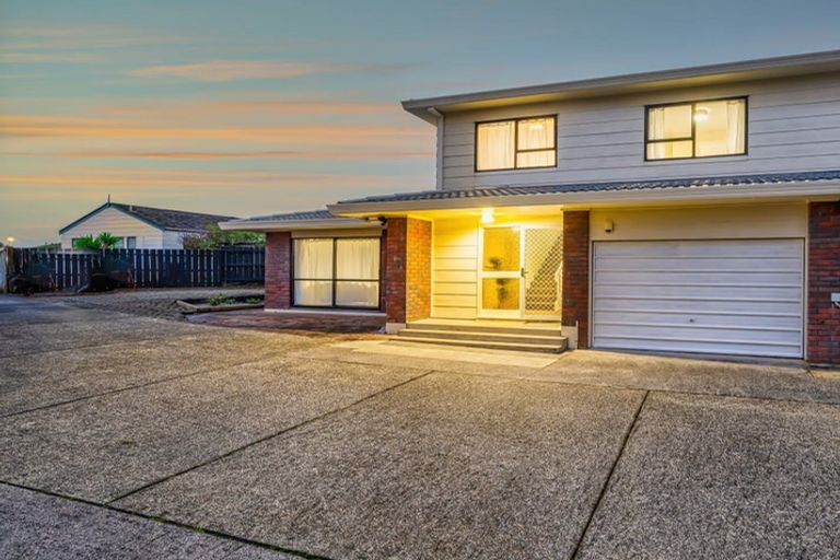 Photo of property in 1/15 Benygloe Place, Highland Park, Auckland, 2010