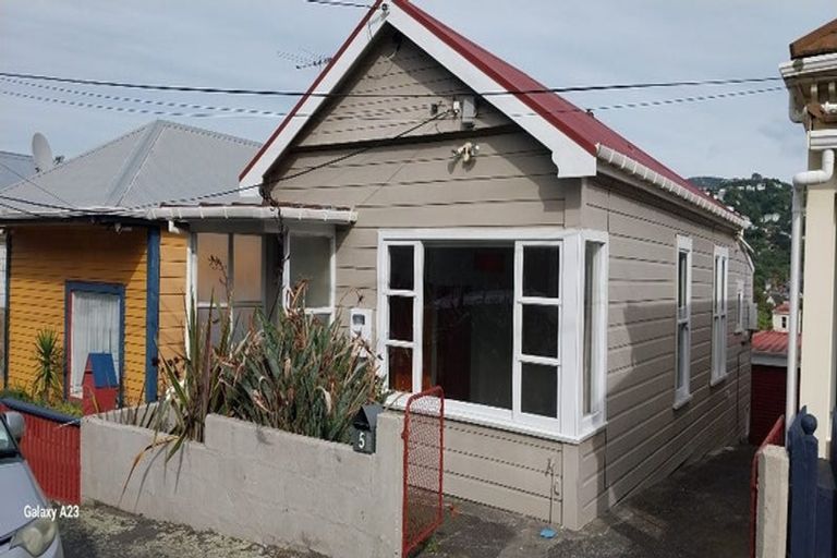 Photo of property in 5 Herald Terrace, Berhampore, Wellington, 6023