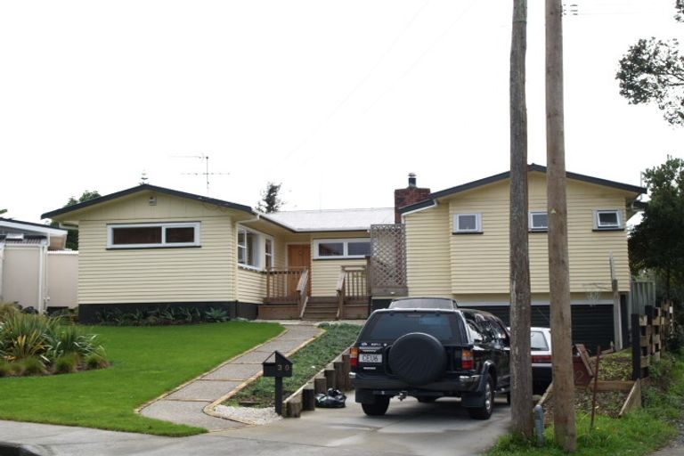 Photo of property in 30 Trelawn Place, Cockle Bay, Auckland, 2014