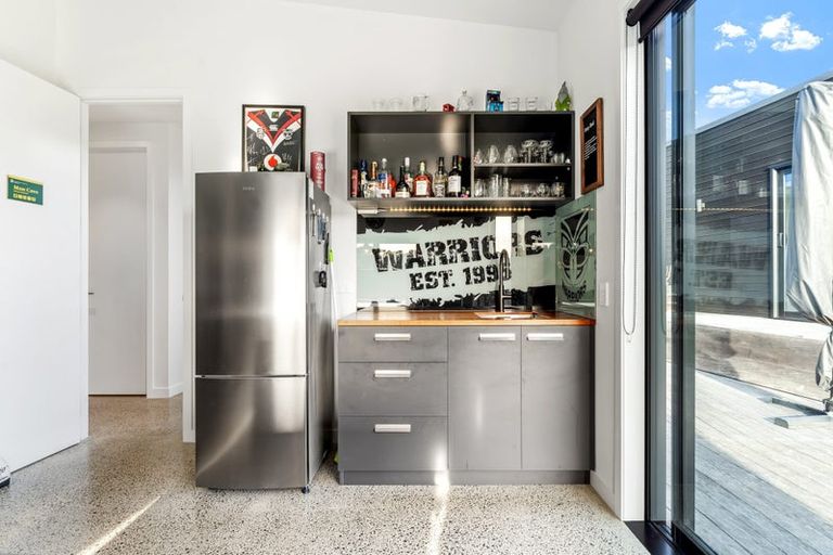 Photo of property in 7 Laguna Place, Matakatia, Whangaparaoa, 0930