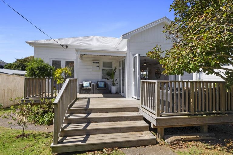 Photo of property in 7 Belt Road, Moturoa, New Plymouth, 4310
