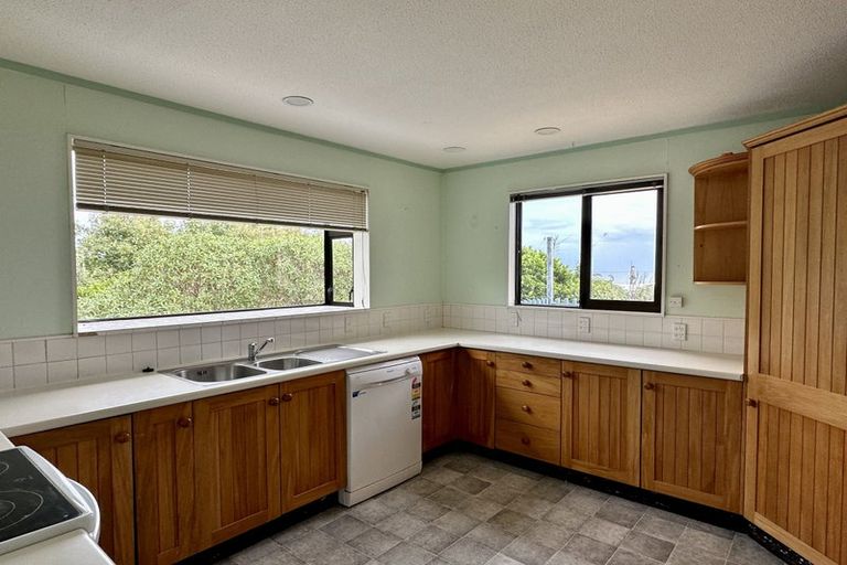 Photo of property in 69 Wellington Road, Paekakariki, 5034