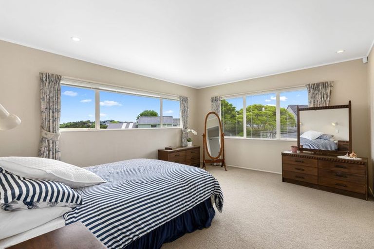 Photo of property in 6 Settlers Grove, Orewa, 0931