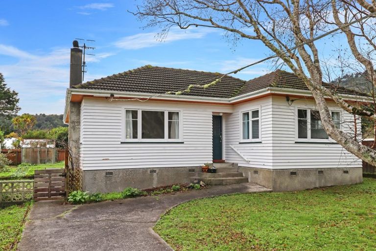 Photo of property in 7 Tawhai Street, Stokes Valley, Lower Hutt, 5019