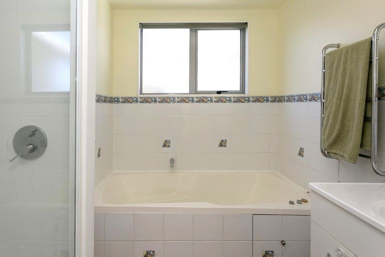 Photo of property in 24 Epping Place, Richmond Heights, Taupo, 3330