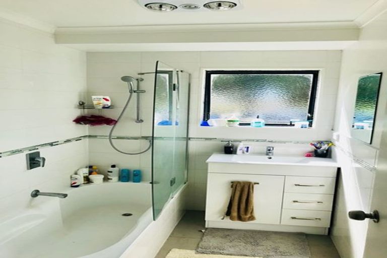 Photo of property in 64 Rosella Road, Mangere East, Auckland, 2024