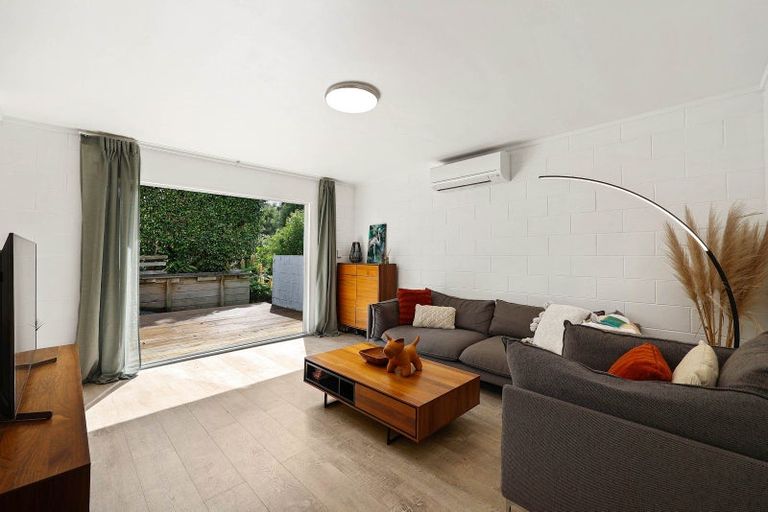 Photo of property in 3/52 Fruitvale Road, New Lynn, Auckland, 0600