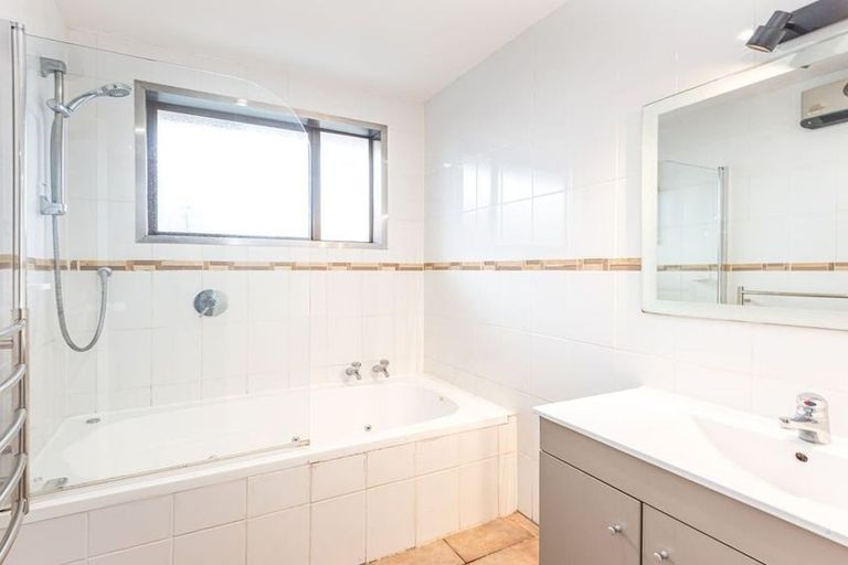 Photo of property in 18 Lowry Avenue, Redwood, Christchurch, 8051