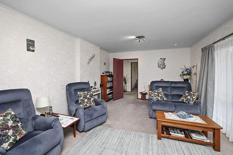 Photo of property in 2 Caledonia Place, Highlands Park, New Plymouth, 4312