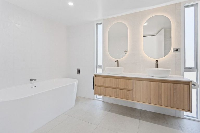 Photo of property in 76a Glandovey Road, Fendalton, Christchurch, 8052