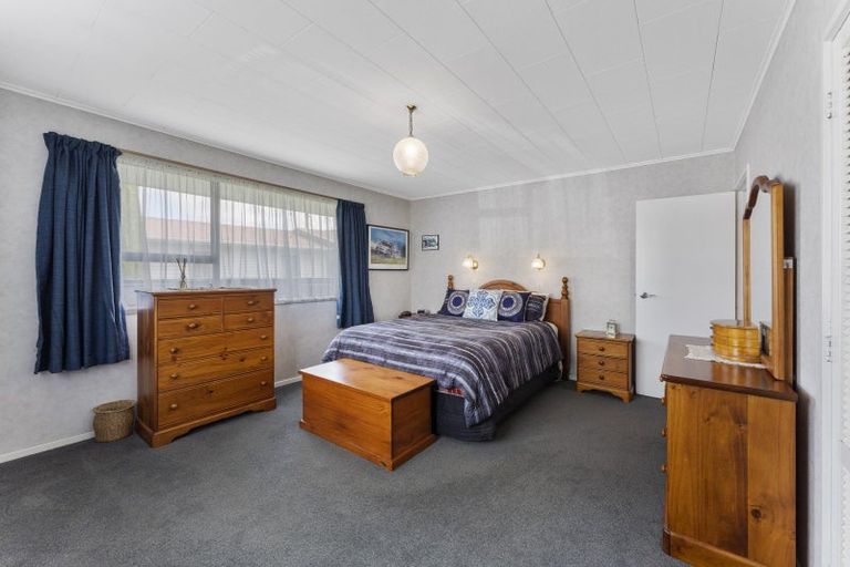 Photo of property in 30 Omaha Grove, Totara Park, Upper Hutt, 5018