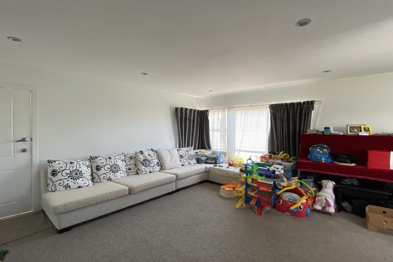 Photo of property in 26 Kiteroa Terrace, Rothesay Bay, Auckland, 0630