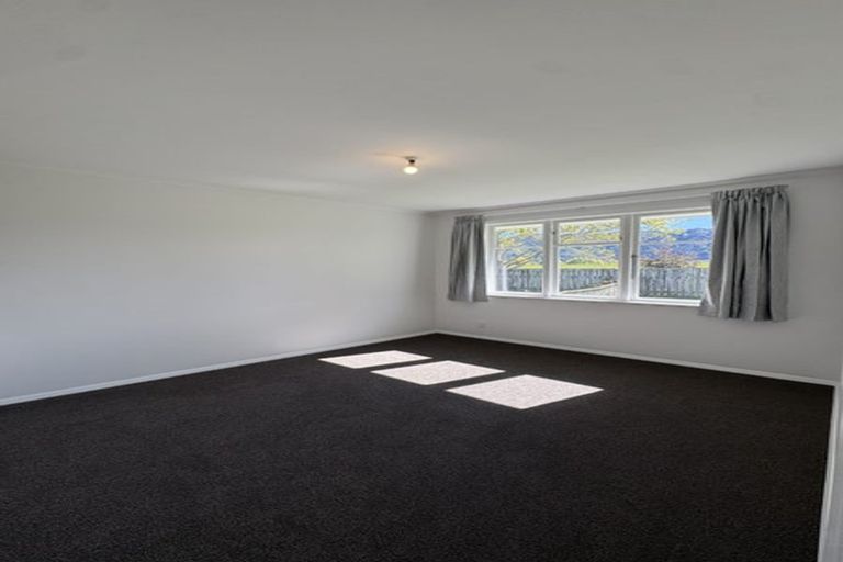 Photo of property in 1/1123 Fergusson Drive, Clouston Park, Upper Hutt, 5018