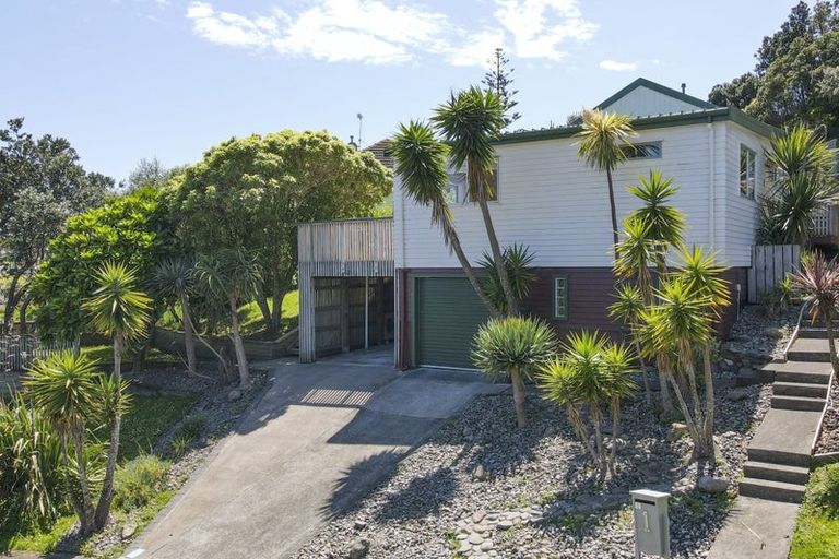 Photo of property in 1 The Spinney, Titahi Bay, Porirua, 5022