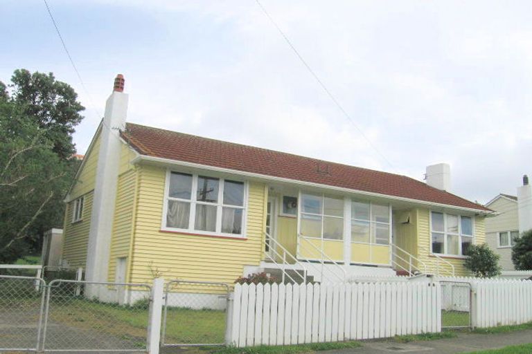Photo of property in 59 Victory Crescent, Tawa, Wellington, 5028