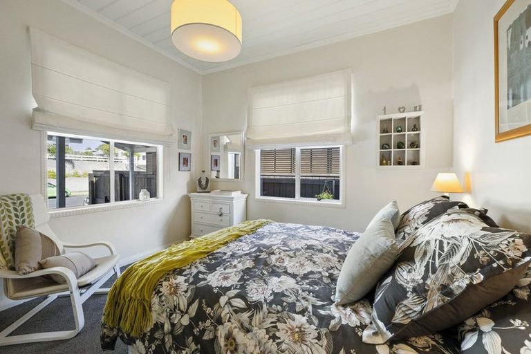 Photo of property in 249 Courtenay Street, Strandon, New Plymouth, 4312