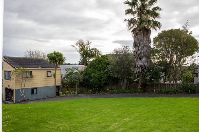 Photo of property in 1/54a Birkdale Road, Birkdale, Auckland, 0626