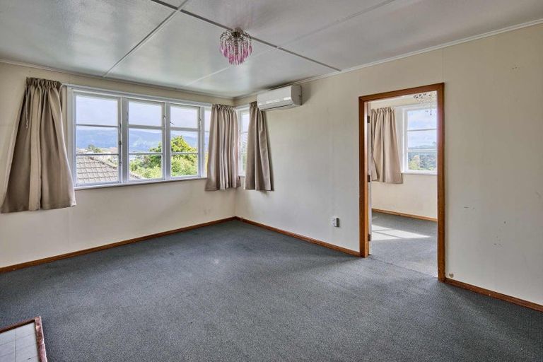 Photo of property in 14 Cumberland Grove, Cannons Creek, Porirua, 5024