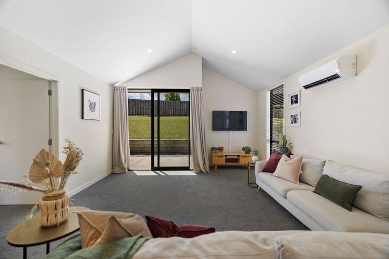 Photo of property in 9 Huxley Place, Lake Hayes, Queenstown, 9304