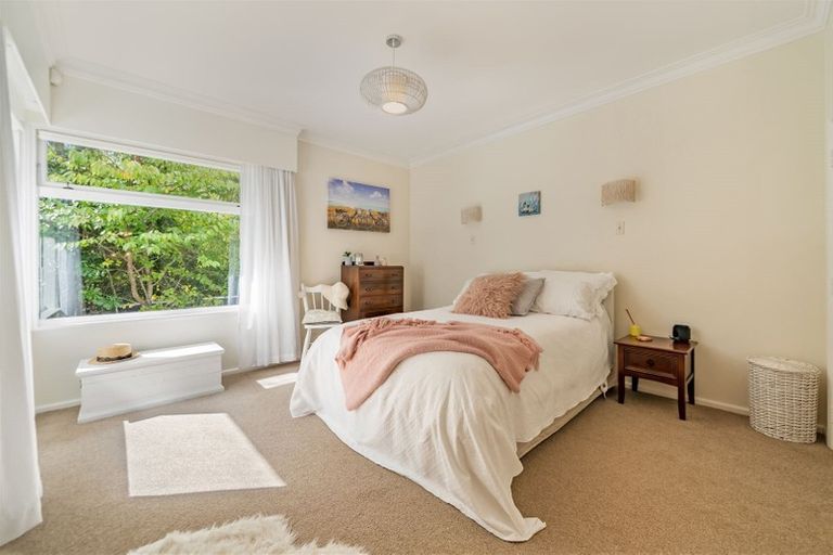Photo of property in 32 Chatsworth Road, Silverstream, Upper Hutt, 5019