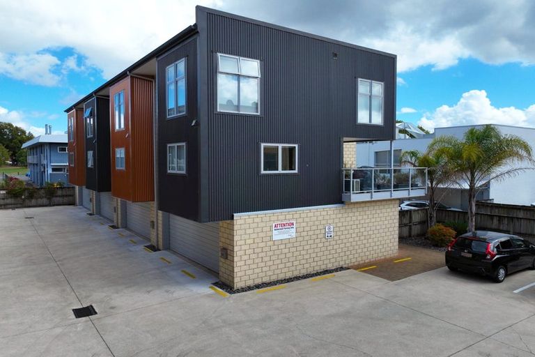 Photo of property in 2/7 Vialou Street, Hamilton Central, Hamilton, 3204