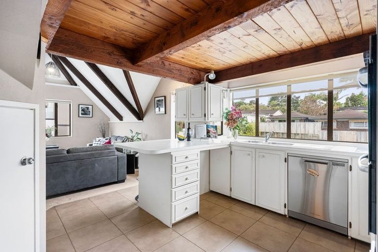 Photo of property in 1 Adonis Place, Half Moon Bay, Auckland, 2012