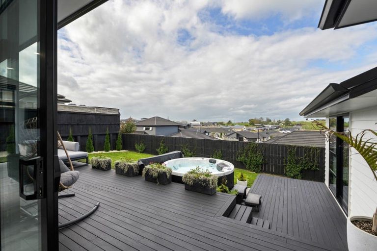 Photo of property in 25 Kapua Crescent, Rototuna North, Hamilton, 3210