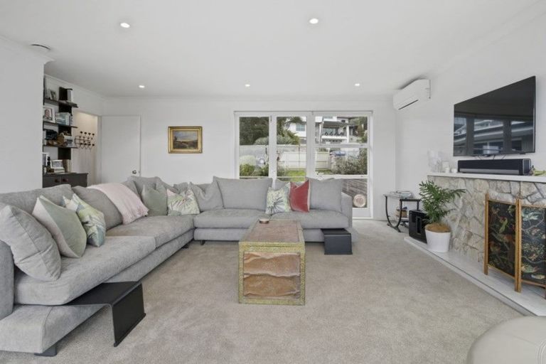Photo of property in 38 Parr Terrace, Castor Bay, Auckland, 0620