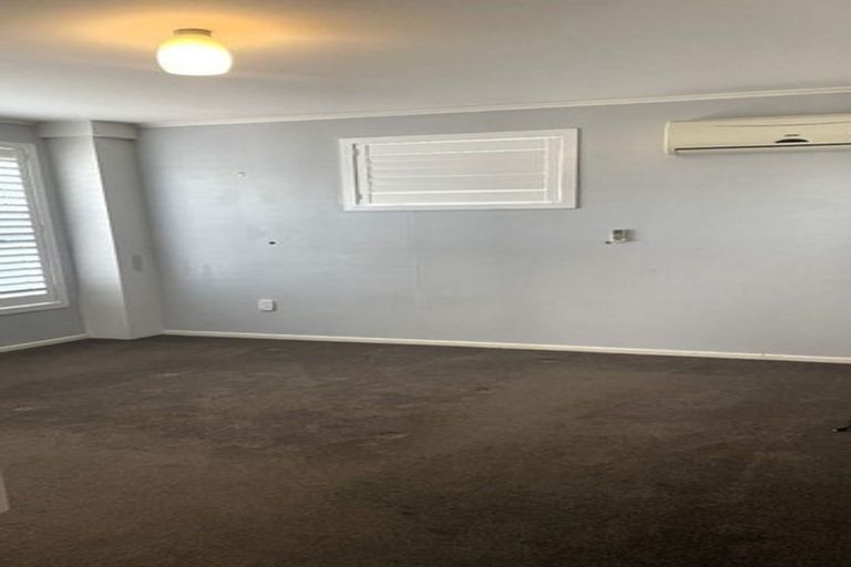 Photo of property in 8 Divich Avenue, Te Atatu South, Auckland, 0610