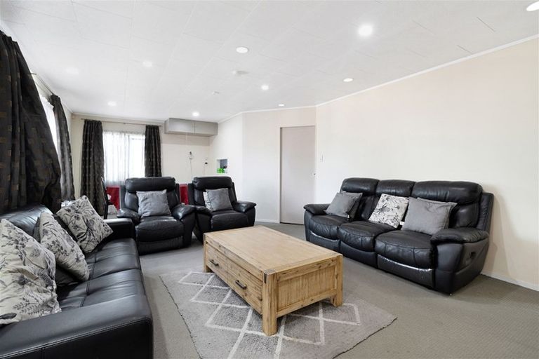 Photo of property in 45 Aldern Road, Massey, Auckland, 0614