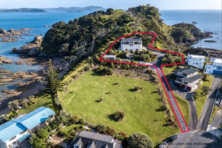 Photo of property in 40 Du Fresne Place, Russell, 0202