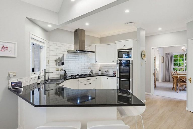 Photo of property in 5 Patterson Grove, Waikanae, 5036