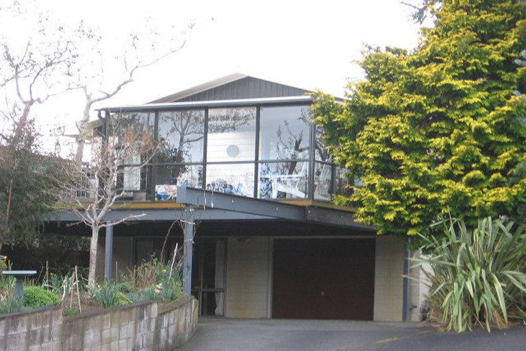 Photo of property in 12 Swansea Street, Hokowhitu, Palmerston North, 4410