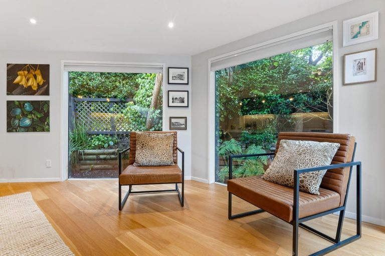 Photo of property in 15c Rodney Road, Northcote Point, Auckland, 0627