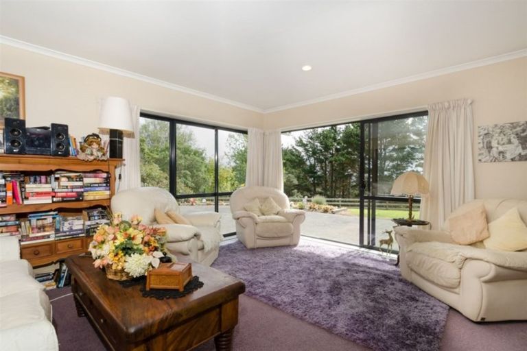 Photo of property in 355 Kiwitahi Road, Helensville, 0875