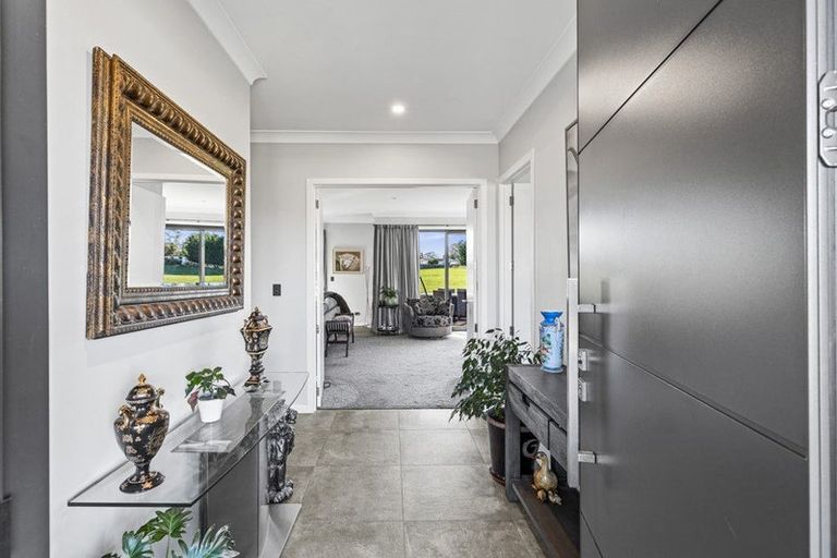 Photo of property in 10 Hanalin Drive, Marton, 4710