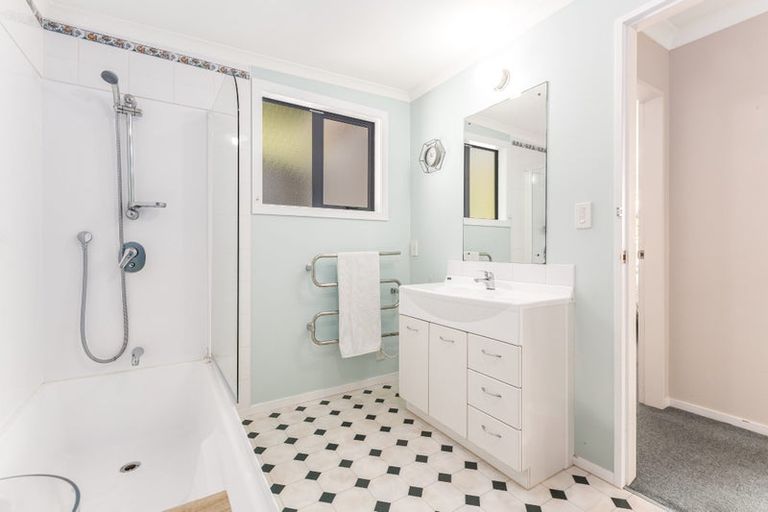 Photo of property in 295 Main Road, Tawa, Wellington, 5028