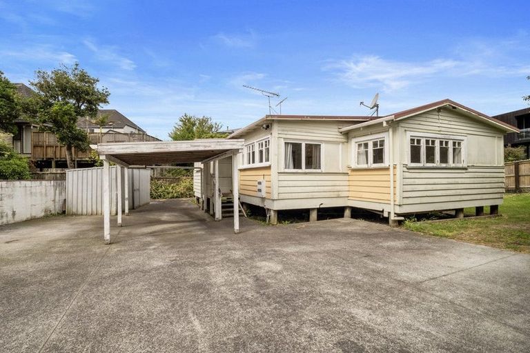 Photo of property in 319 Beach Road, Campbells Bay, Auckland, 0630