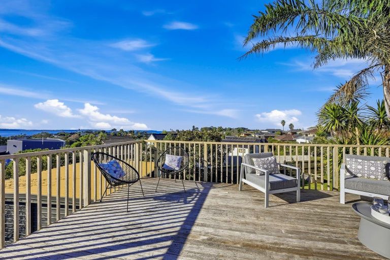 Photo of property in 2/983 Beach Road, Torbay, Auckland, 0630