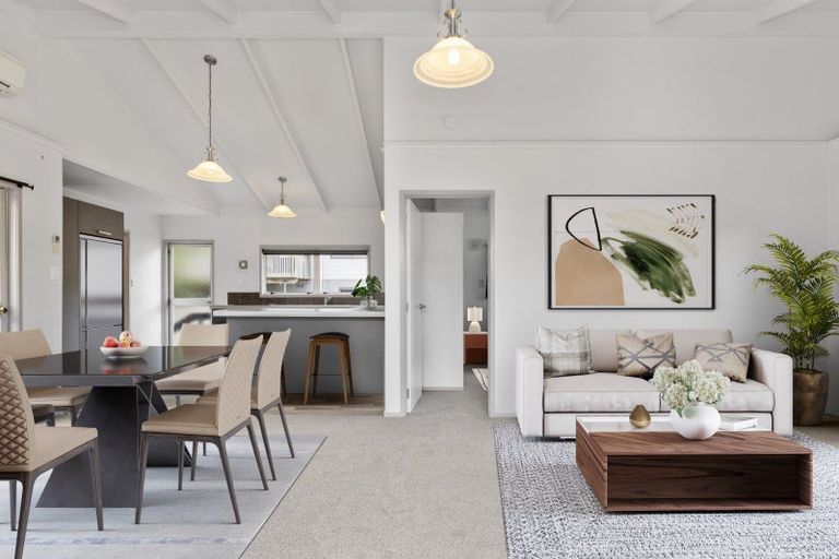 Photo of property in 32 Tremaine Avenue, Two Mile Bay, Taupo, 3330