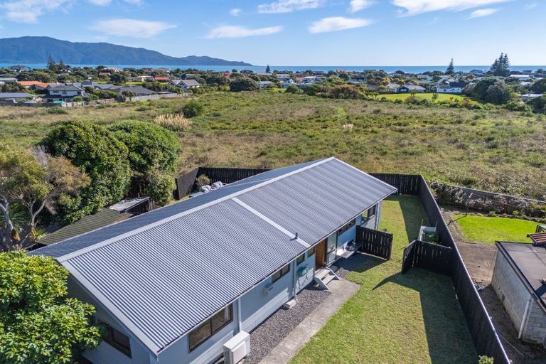 Photo of property in 65 Queens Road, Waikanae Beach, Waikanae, 5036