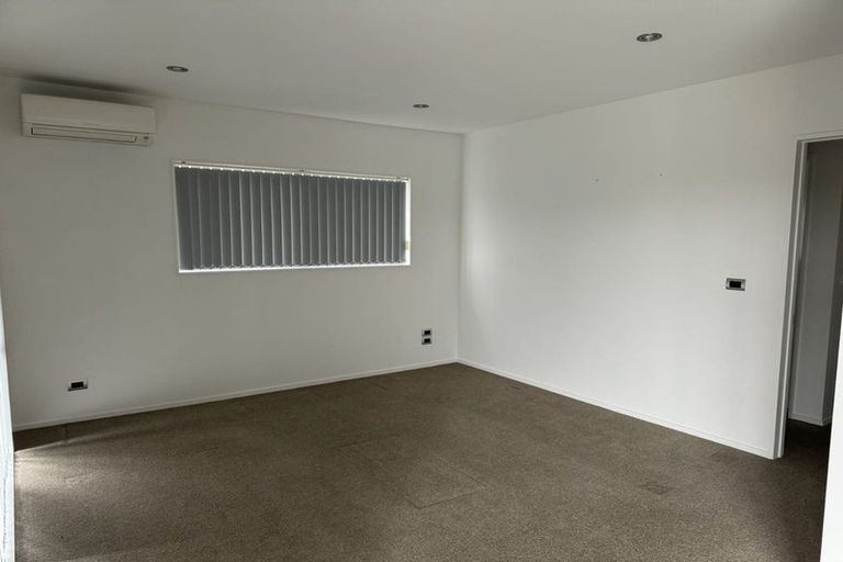 Photo of property in 30 Midhurst Avenue, Henderson, Auckland, 0612