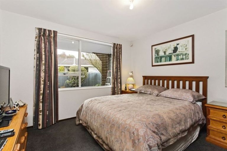 Photo of property in 2/17 Cotswold Avenue, Bishopdale, Christchurch, 8053