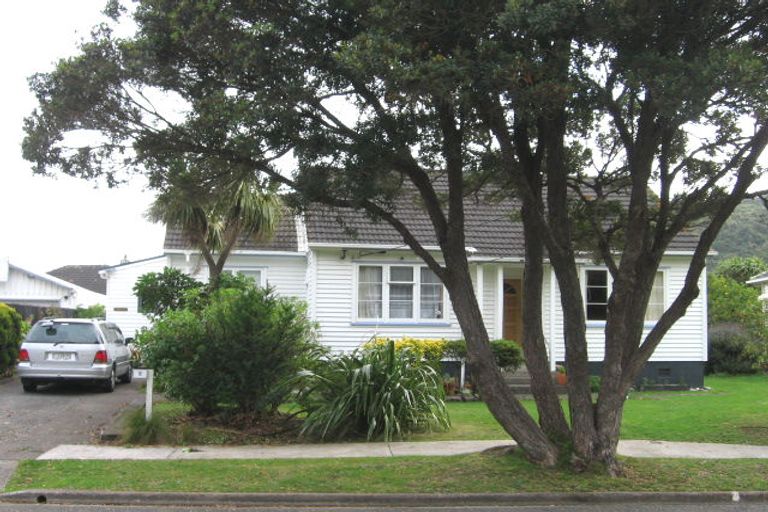 Photo of property in 2 Sellers Grove, Taita, Lower Hutt, 5011