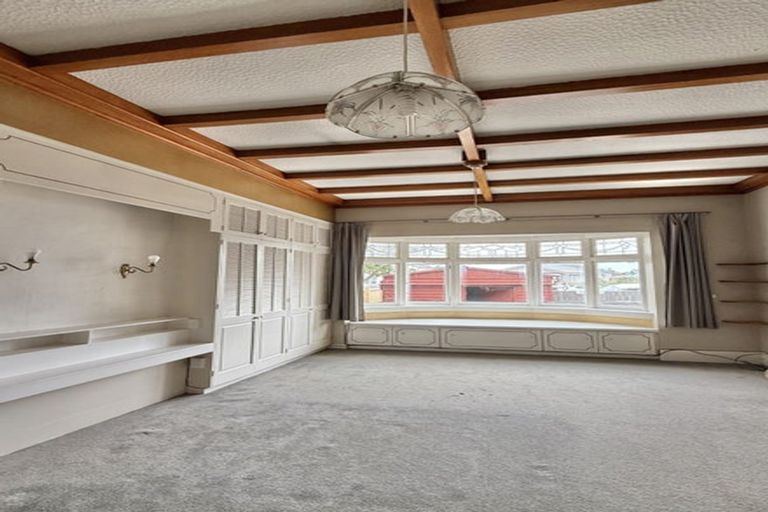 Photo of property in 98 Endeavour Street, Lyall Bay, Wellington, 6022