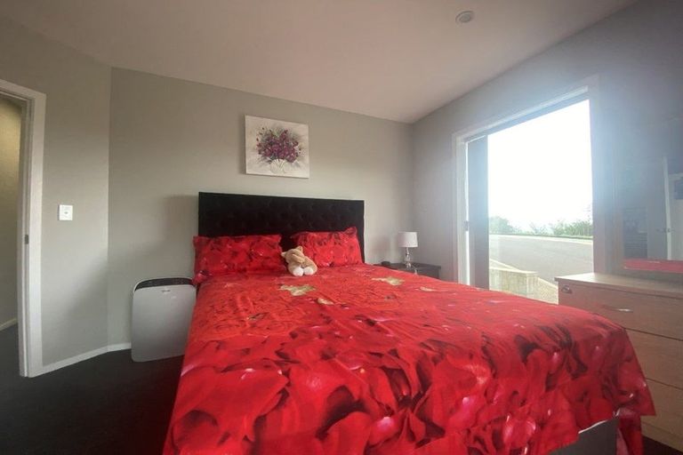 Photo of property in 1 Kopua Place, Whitby, Porirua, 5024