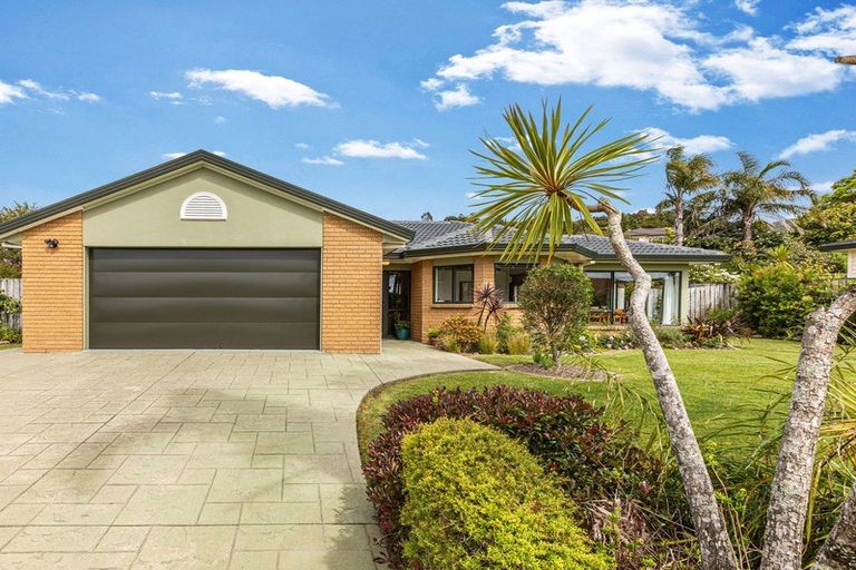 Photo of property in 1 Astor Place, Orewa, 0931