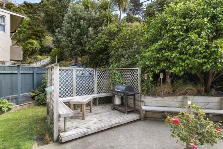 Photo of property in 136 Queens Drive, Lyall Bay, Wellington, 6022